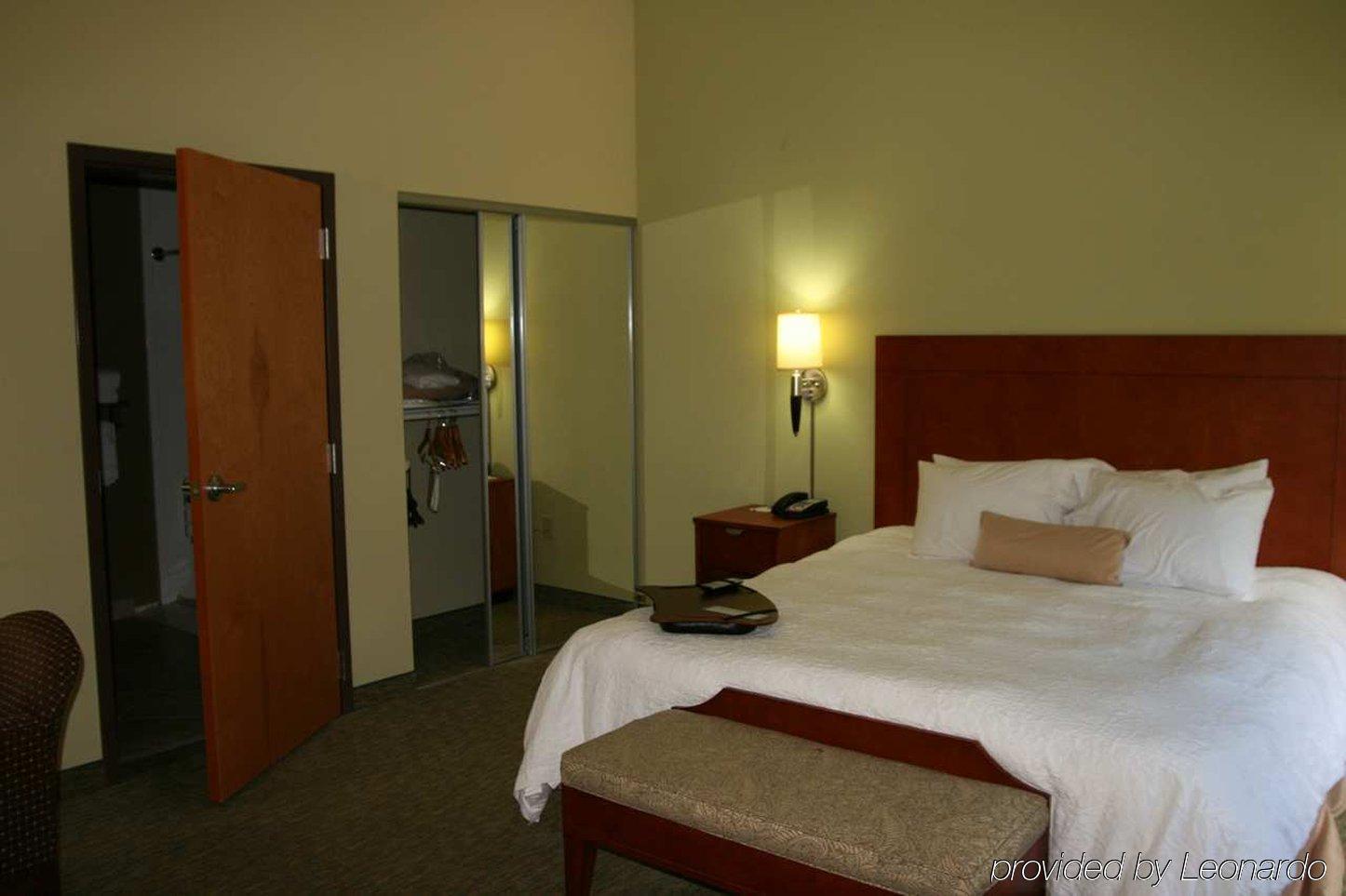 Hampton Inn & Suites Birmingham Airport Area Irondale Номер фото